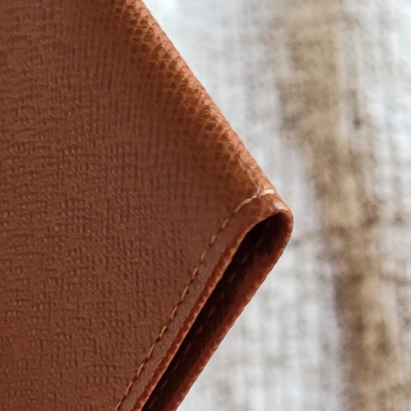 LV Louis Vuitton Taiga Leather ID Holder - Picture 9 of 11